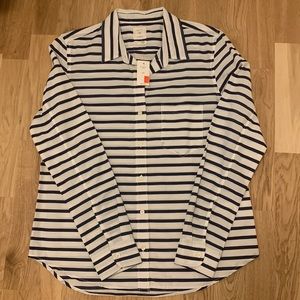 Gap Women’s SP white and blue striped casual button down. NWT’s, never worn!
